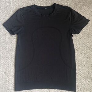 lululemon athletica Black Short Sleeve Tee